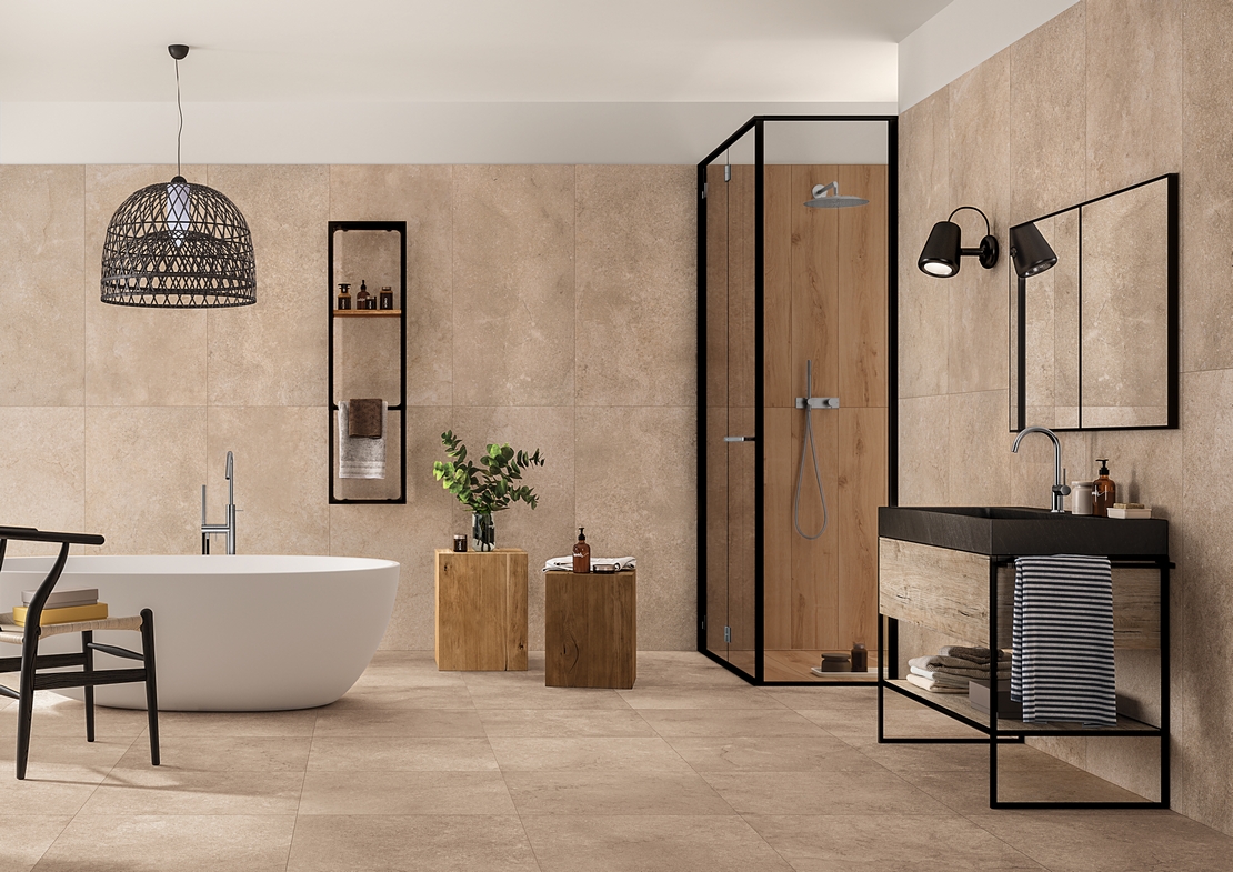 Bagno moderno con doccia e vasca. Effetto pietra beige minimalista e di lusso - Ambienti Iperceramica