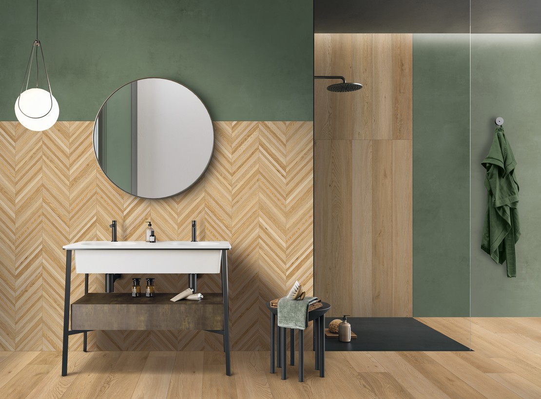 Modern bathroom with shower and beige wood effect flooring