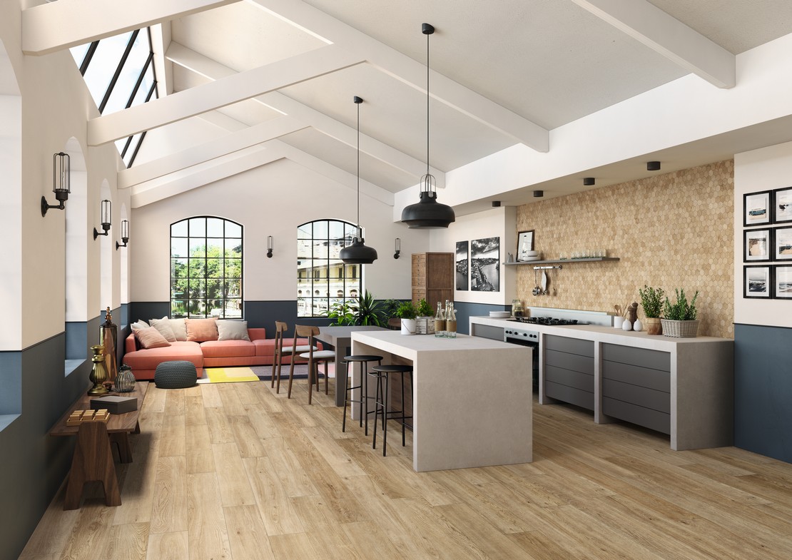 Cuisine moderne style industriel avec sol effet bois beige - Inspirations Iperceramica
