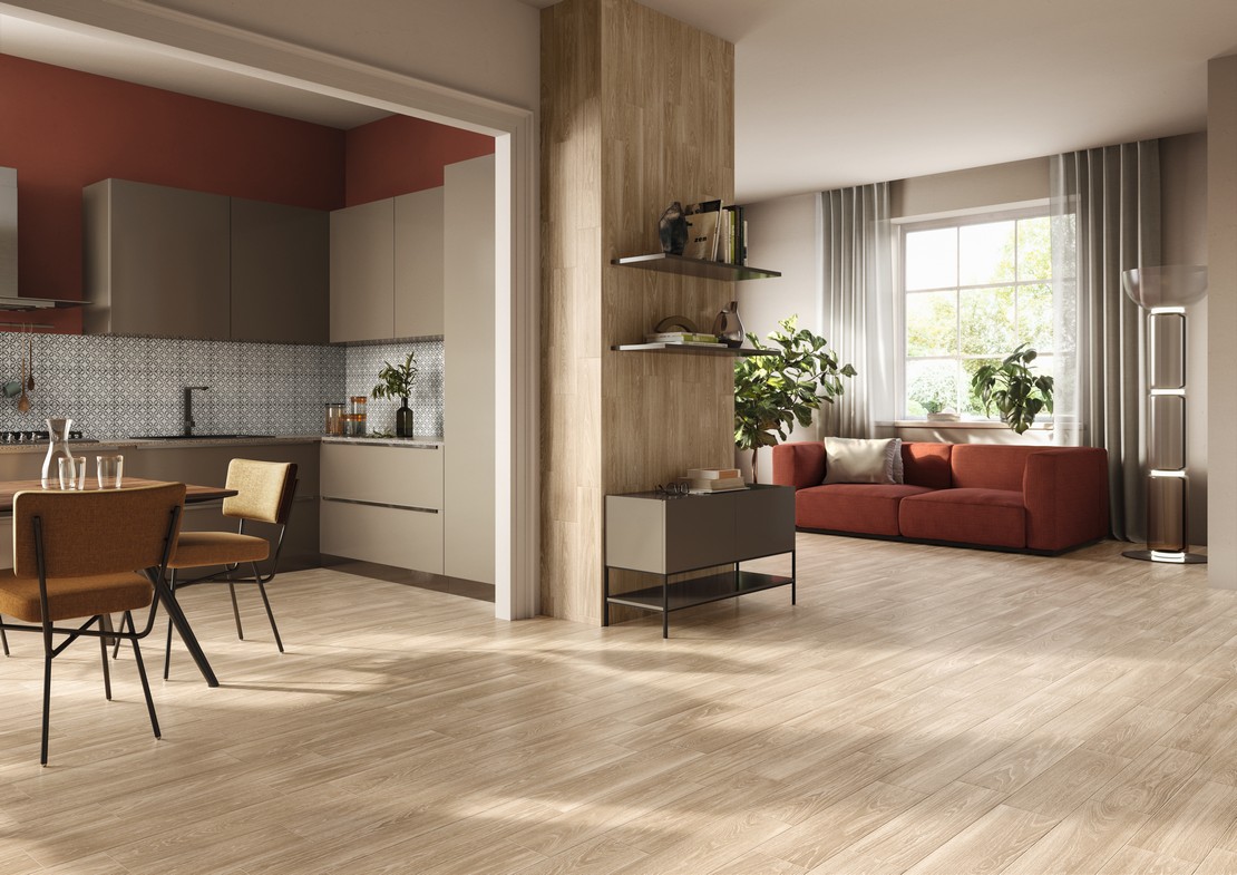 Cuisine moderne en angle avec sol effet bois dans des tons beiges - Inspirations Iperceramica