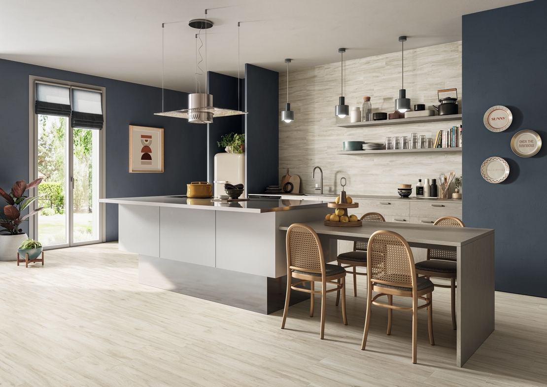 Cuisine minimaliste avec îlot central : imitation bois et teinte de bleu pour une touche moderne. - Inspirations Iperceramica