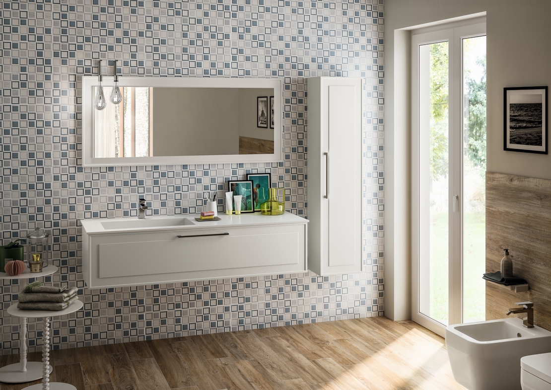 Kleines farbiges Badezimmer. Moderne geometrische Dekoration in Blau- und Weißtönen - Inspirationen Iperceramica