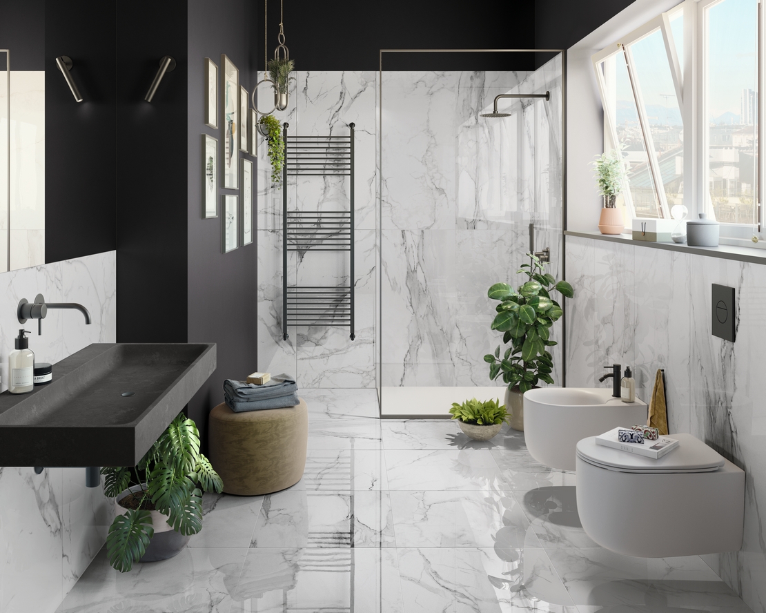 Petite salle de bains avec douche, moderne imitation marbre blanc : une touche de luxe. - Inspirations Iperceramica