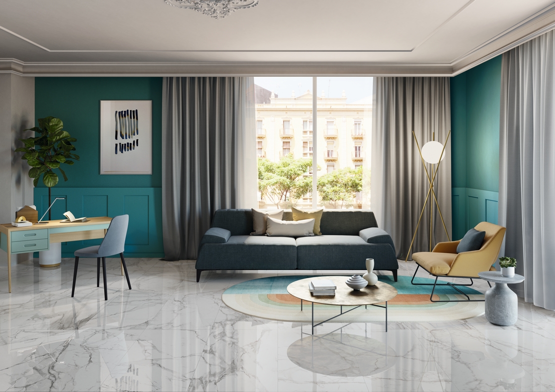 Elegantes Wohnzimmer mit luxuriösem, weiß glänzenden Bodenfliesen in Marmoroptik und blauen Farbtönen - Inspirationen Iperceramica