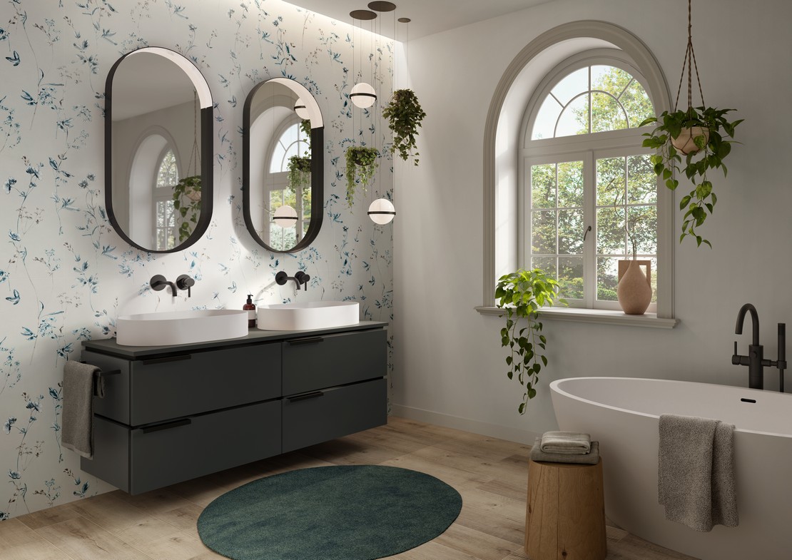 Badezimmer im Vintage Stil mit Badewanne und Wandfliesen Tapetenoptik Weiss und Blau - Inspirationen Iperceramica