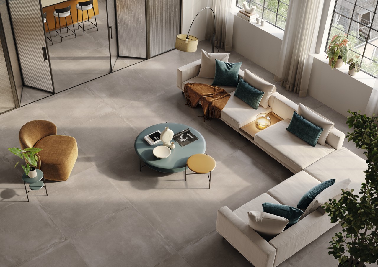 Soggiorno moderno di lusso con pavimento effetto cemento grigio per un tocco elegante - Ambienti Iperceramica