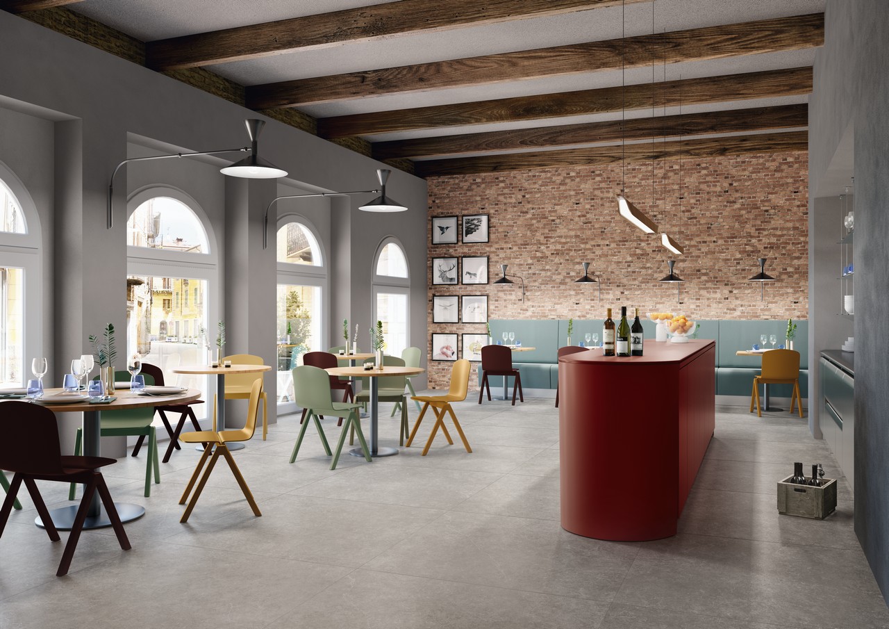 Modernes Restaurant-Café mit Boden in Steinoptik - Inspirationen Iperceramica