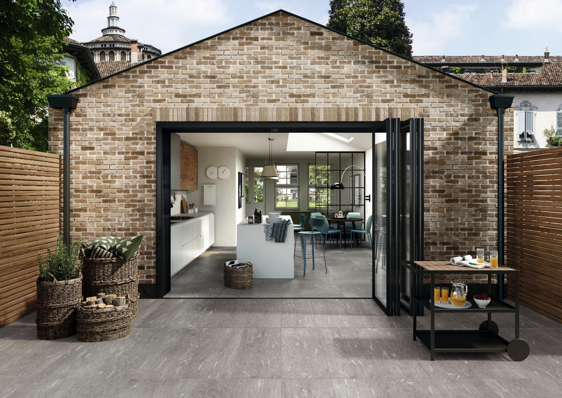 Terrasse moderne, sol imitation pierre pour une touche industrielle. - Inspirations Iperceramica