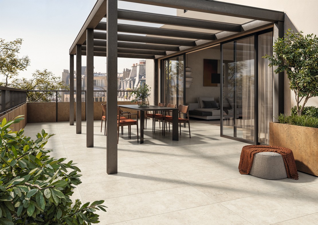 Terrasse moderne avec sol effet pierre élégante et minimaliste - Inspirations Iperceramica