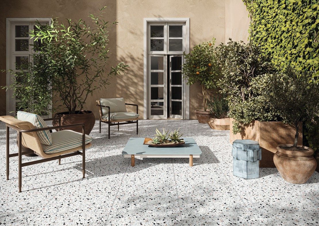 Traditioneller Außenbereich mit Boden Terrazzo Optik  - Inspirationen Iperceramica