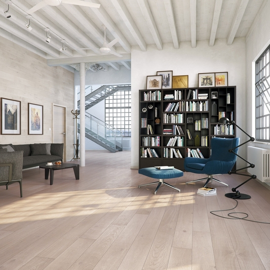 Soggiorno moderno loft, parquet rovere spazzolato bianco per un tocco elegante