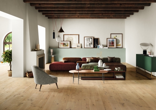 Modern open-plan living room: wood-effect flooring and shades of white and green