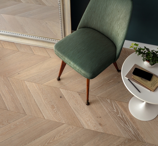 Classic living room, herringbone parquet, shades of green for an elegant touch