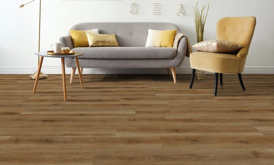 Petit salon moderne avec sol effet bois marron