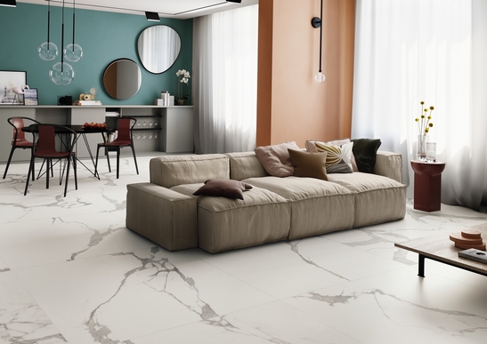 Modern living room: White marble-effect flooring and blue and red walls