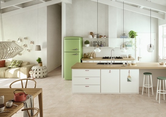 Moderne rustikale Küche mit Halbinsel: Betoneffekt und Weißtöne für einen minimalen Effekt