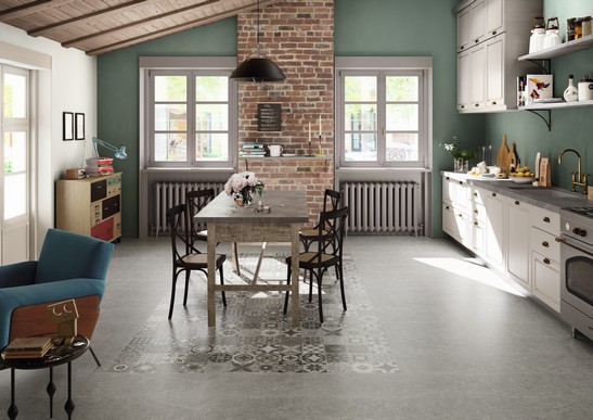 Cuisine vintage linéaire avec sol effet béton gris moderne