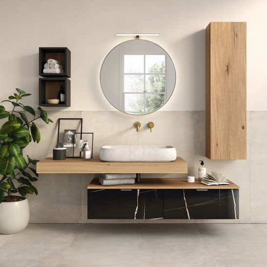 Salle de bains moderne avec sol et revêtement effet ciment beige de luxe