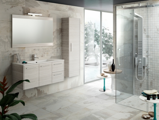 Salle de bains moderne avec douche, imitation pierre aux nuances gris-beige.