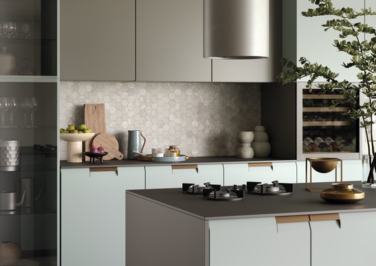 Moderne Küche mit Mosaik Steinoptik Grau