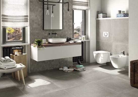 Salles de bains moderne : mosaïque et effet béton gris pour un style industriel parfait.