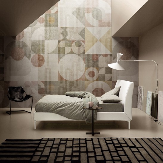 Modernes Schlafzimmer in industriellem Stil mit Tapeten