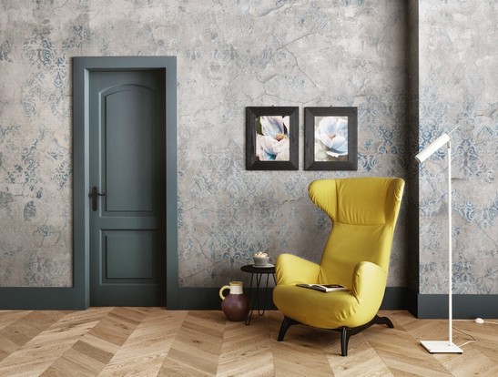 Vintage-Eingangshalle mit Tapete und Boden in Holzoptik 