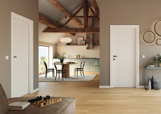 Entrée moderne et élégante avec cuisine linéaire et sol en spc effet bois chêne clair