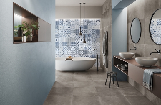 Modern narrow-long bathroom. Bathtub, blue majolica, gray concrete: a touch of luxury.