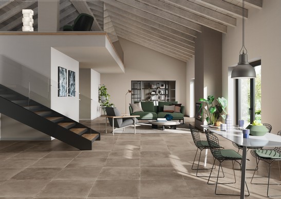 Séjour moderne de luxe avec sol effet béton et mur beige pour une touche de luxe.