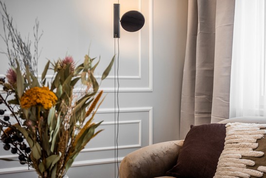 Klassisches und elegantes Wohnzimmer mit Täfelung