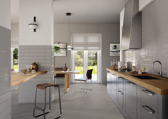 Cuisine moderne industrielle linéaire. Effet béton et tons de gris pour une cuisine minimaliste de luxe.