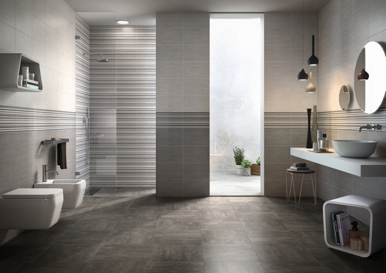 Salle de bains moderne avec douche. Effet béton gris, motif lignes horizontales : une salle de bains minimaliste.