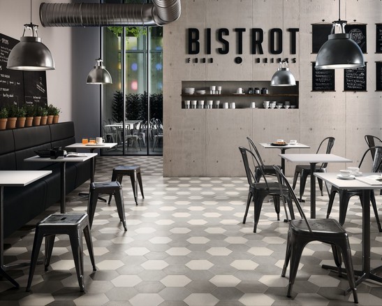 Restaurant au style moderne industriel avec sol hexagonal et revêtement effet pierre