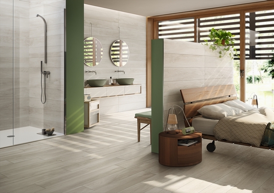 Bagno moderno di lusso con doccia. Effetto legno, toni di bianco, grigio, verde