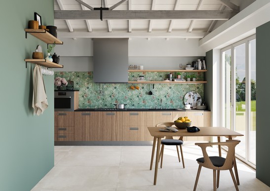 Cuisine linéaire avec sol effet béton, mur et carrelage mural dans des tons de vert.