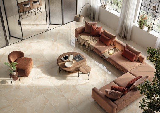 Elegantes luxuriöses Wohnzimmer mit Beigetönen