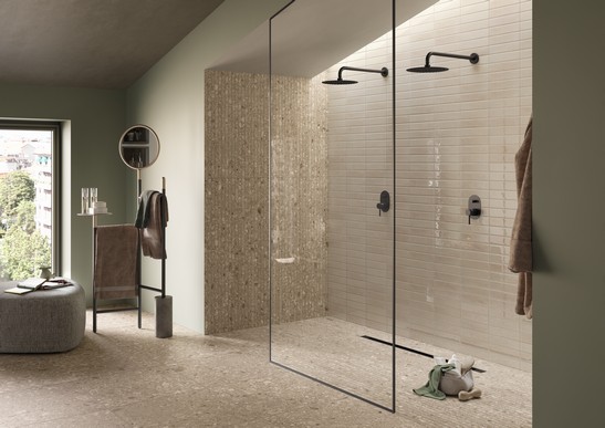 Salle de bains avec douche moderne de luxe effet terrazzo beige
