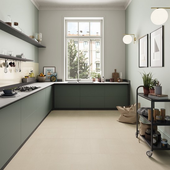 Cuisine en angle de luxe avec sol en grès cérame effet béton