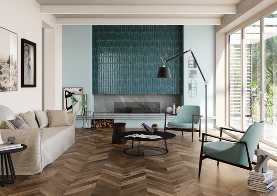 Séjour de luxe moderne et élégant avec cheminée en carrelage petit format bleu