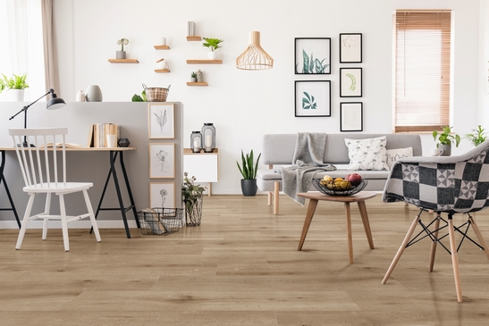 Soggiorno moderno, pavimento effetto legno naturale e toni del grigio