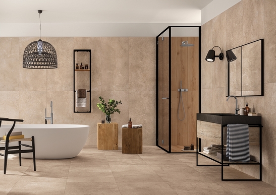 Bagno moderno con doccia e vasca. Effetto pietra beige minimalista e di lusso