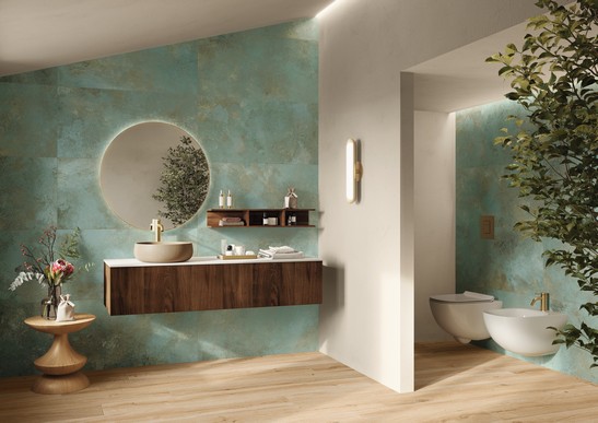 Bagno classico con gres effetto legno e metallo sui toni del verde e beige di lusso