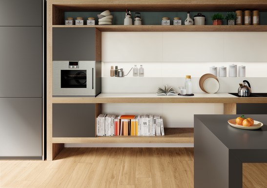 Luxuriöse Küche mit Holzoptik Feinsteinzeug in Beigetönen und minimal Weiß