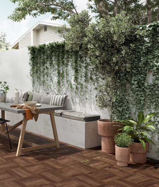 Modern patio, wood-effect flooring and white tones for a rustic touch