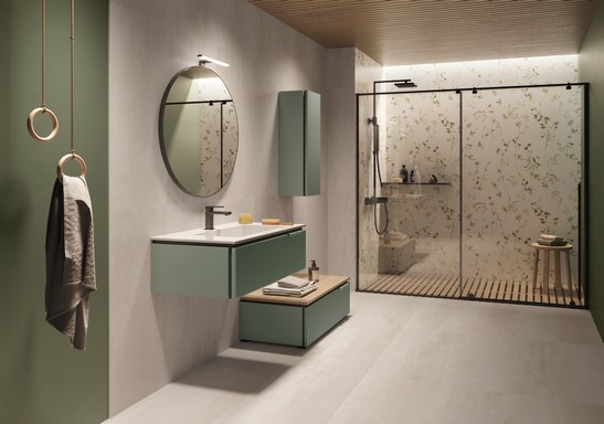 Modern bathroom with beige stone-effect flooring and wallpaper-effect shower wall tiles