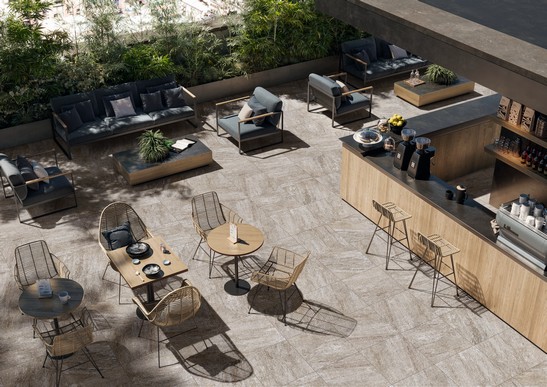 Moderne Terrasse mit Steinboden Beige