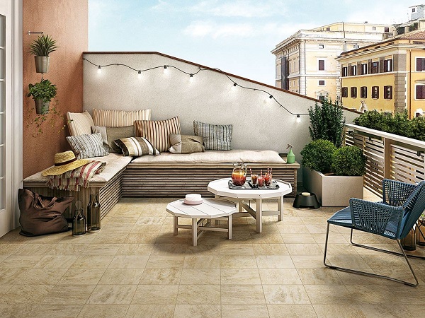 Pavimento per un balcone moderno: formati e finiture da oasi urbana