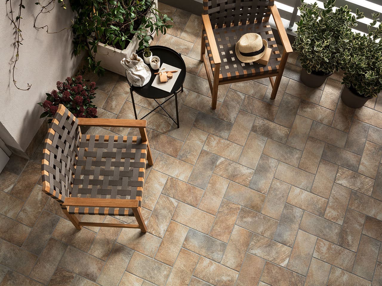 Conseils pour choisir le revêtement de sol pour un balcon moderne