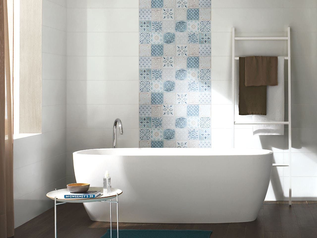 Comment utiliser les carreaux de ciment bleus dans la salle de bain